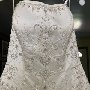 Brand new, never worn wedding dress. Tried on 4 times for fittings w/ tags.